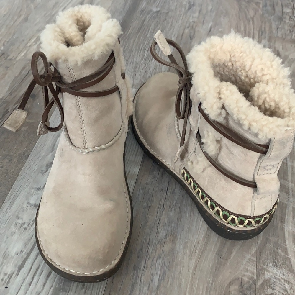Women’s Ugg’s size 8